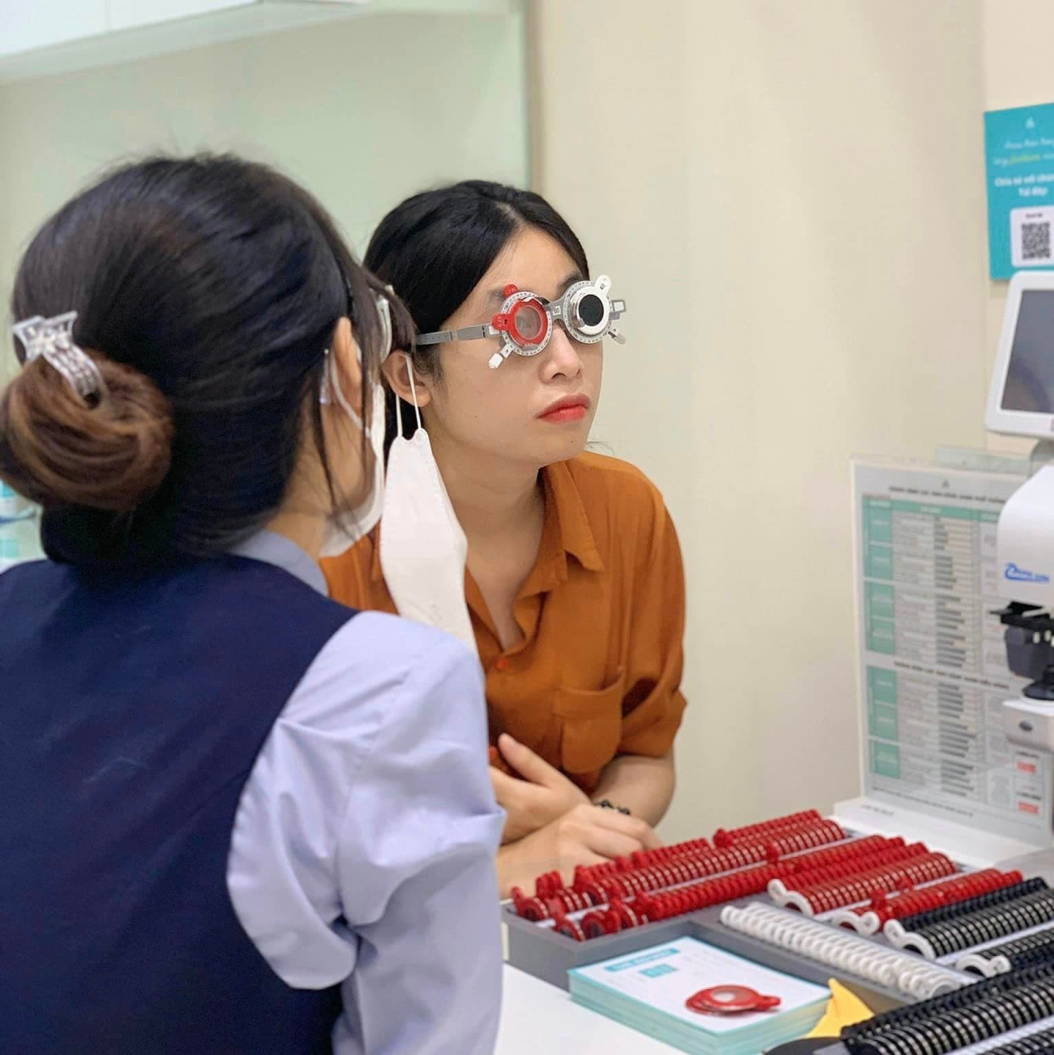 Đo mắt trước khi lựa chọn kính cận sẽ giúp bảo vệ thị lực