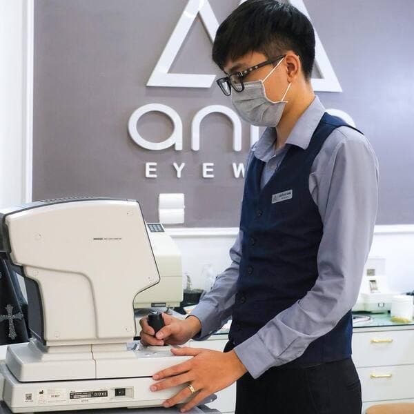 Kính mắt Anna có đo mắt không?