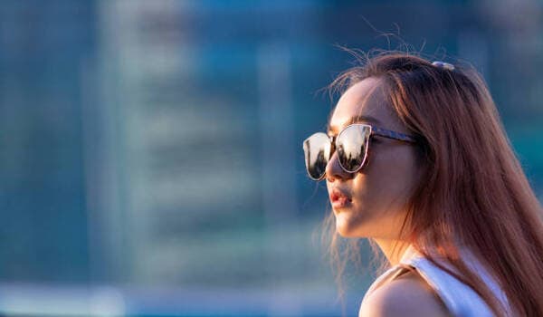 Tròng kính râm truyền thống có độ cận