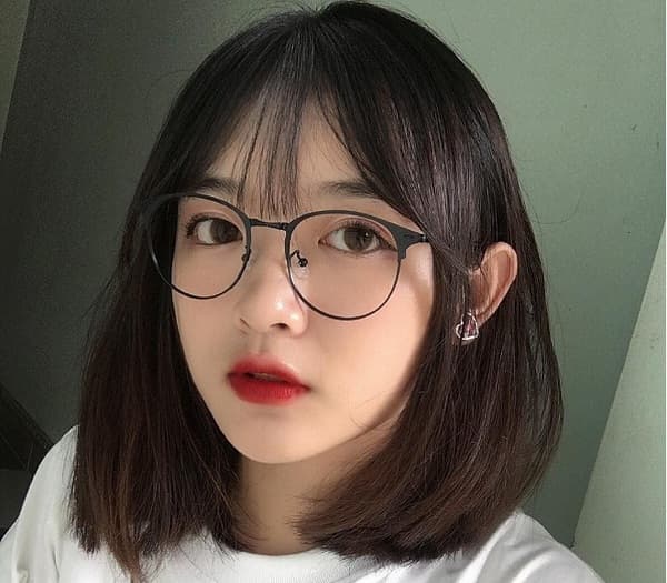 Tóc lỡ mái thưa - Kiểu tóc mái cho người đeo kính cận đẹp