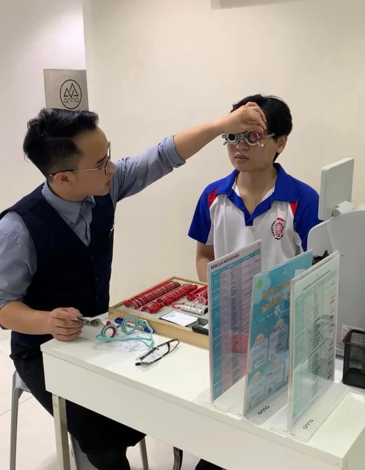 Bạn cần đi đo mắt để biết chính xác độ cận của mình