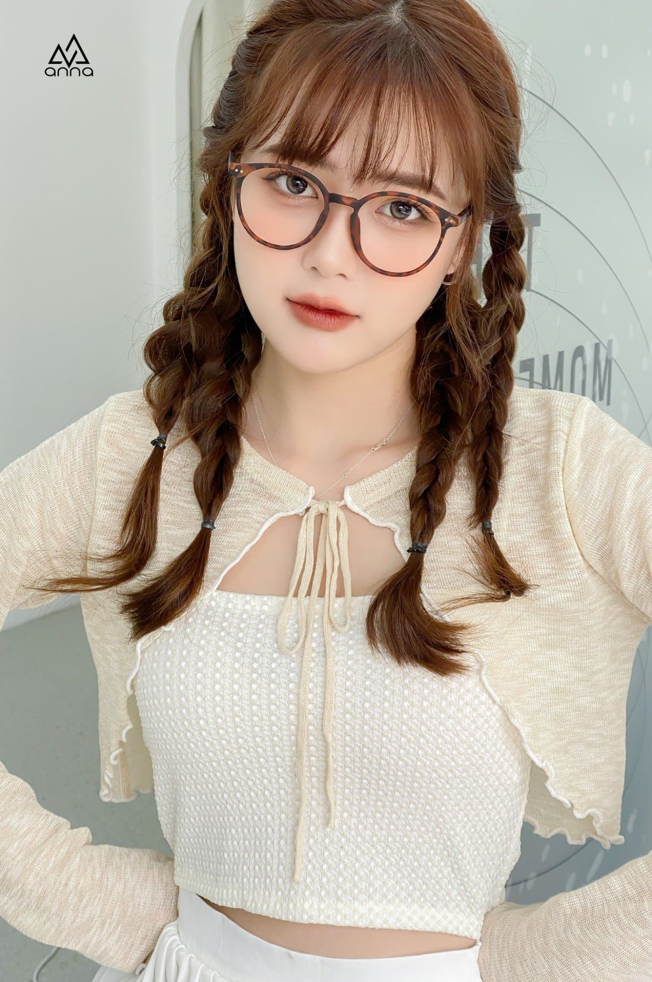 Đeo kính thường xuyên để hạn chế tăng độ cận
