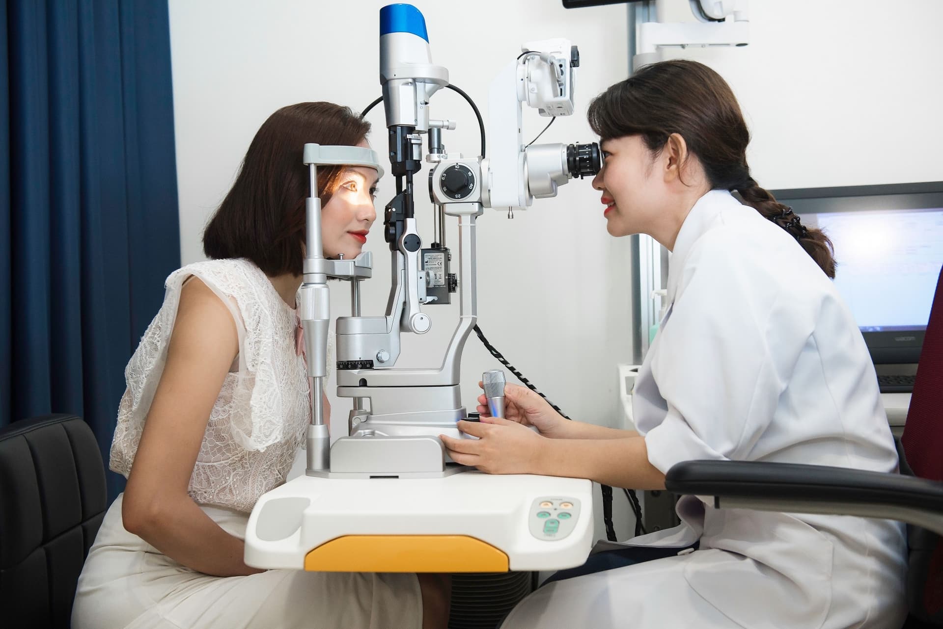 Khám mắt định kỳ