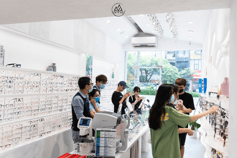 Kính Mắt Anna có đầy đủ các trang thiết bị đo và khám mắt hiện đại