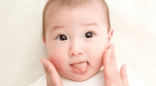 Tìm hiểu dấu hiệu trẻ sơ sinh bị lác mắt