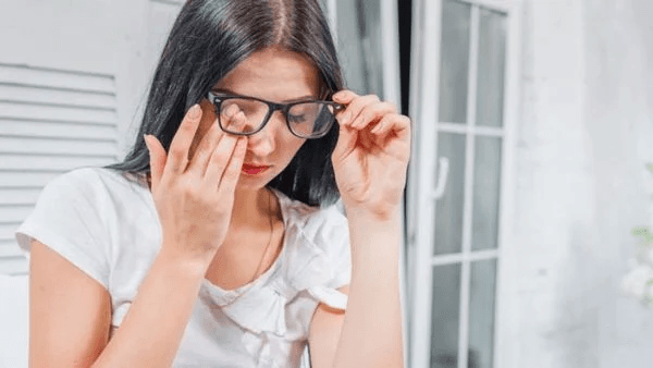 Gọng kính bị lệch gây ảnh hưởng như thế nào?