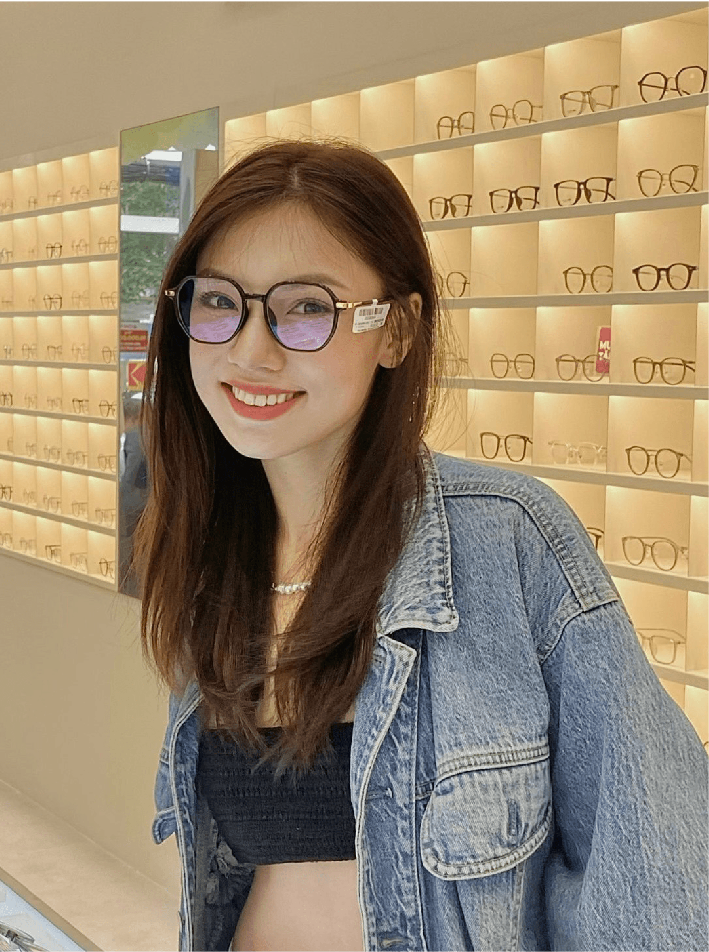 So sánh tròng kính chemi và essilor, loại nào tốt hơn?