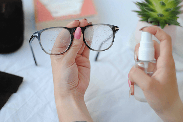 Mẹo đeo khẩu trang không bị mờ kính