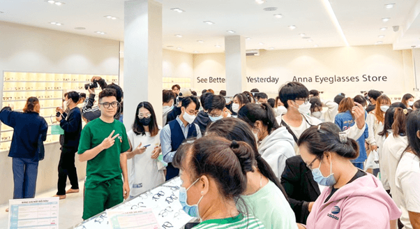 Các khách hàng tham khảo và nghe tư vấn