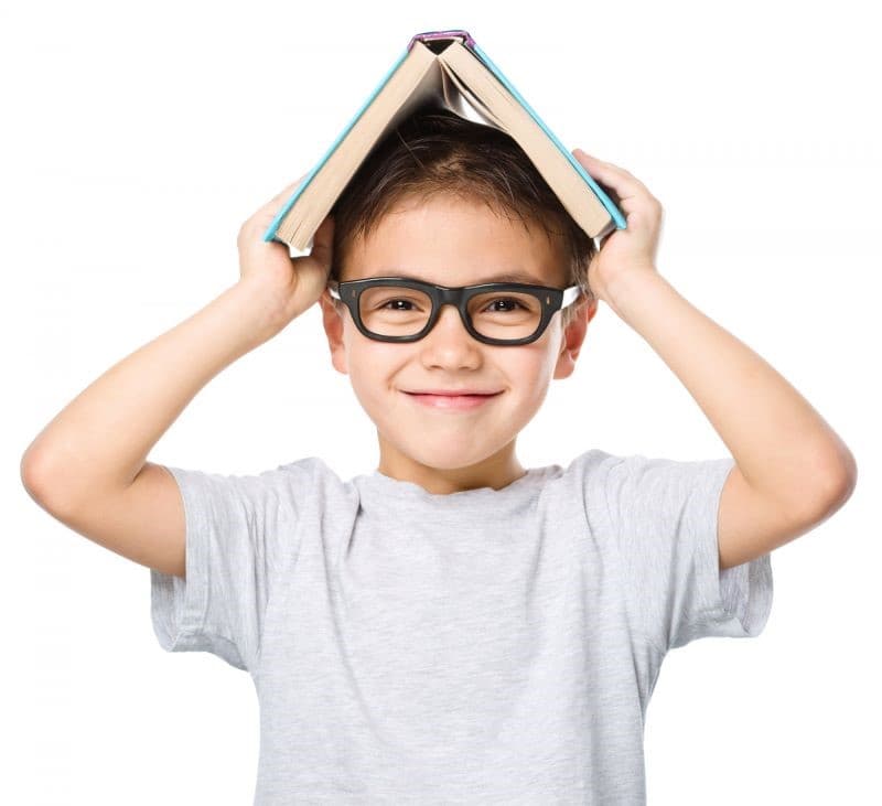 Cận thị xuất hiện phổ biến ở trẻ em và bệnh sẽ tiến triển tăng độ khá nhanh