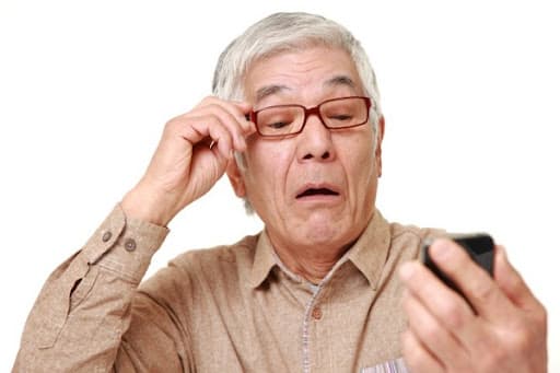 Người lớn tuổi có nguy cơ bị viễn thị cao hơn do mắt bị lão hoá
