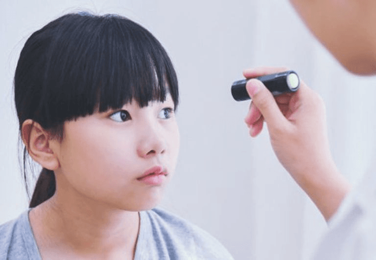 Mổ lác ở bệnh viện mắt trung ương ở trẻ em