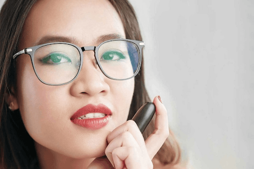 Giải đáp đeo kính có làm mũi tẹt không? Cách chọn kính cho người mũi tẹt